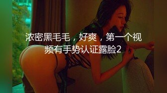 小贱奴被两个肌肉主人拷起来尽情的调教(上) 