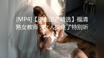 跟骚货女友在她家做爱