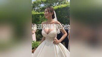 街拍抄底 抄底超多极品女神裙底风光 端庄优雅靓丽女神可爱小内内 极品颜值身材 无线遐想 (1)