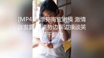 嗲嗲卷发轻熟女 黑丝丁字裤，女仆装 撅起屁股