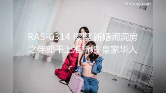 8月新流出私房大神极品收藏商场女厕全景后拍系列裤脚开叉牛仔裤靓妹性感的蜜桃臀