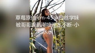 在家后入大腚妹子 操起来很舒服 这车哥们开的貌似有点吃力