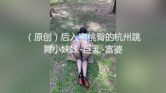 商城跟随偷窥漂亮小姐姐裙底 眼镜小姐姐的花内内很性感