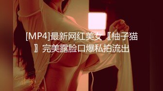 时尚小美眉Ts思妮，坐出租车小刺激，湖上和女友坐小游艇掏出光泽滑润鸡巴自慰，忍着高潮到高级餐厅餐桌上喷射，人来人往，超爽！