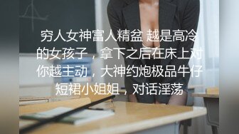 肚兜少妇露脸玩车震 鸡巴抹上奶让她口 车里激情抽插