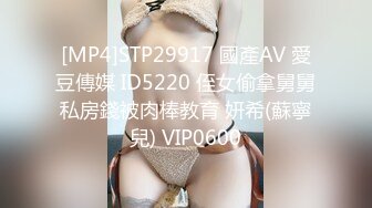 纯天然E奶母狗乳摇嘴里塞着内裤