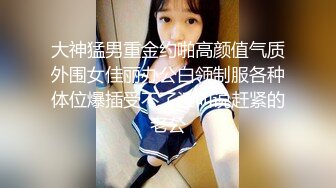 韵味气质少妇终於被土豪老板干到手了，肥胖大叔後入抱着狂干，好穴被猪拱了