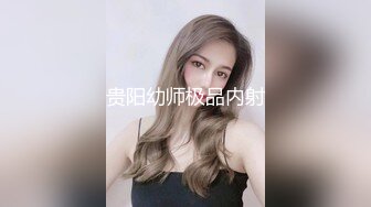 酒店和小18岁女友开房，电视放着【七龙珠】在床上却摸着女友的奶子 帮着发育奶子！