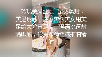 劲爆吃瓜山东捉奸事件 骚货偷情还理直气壮趁老公不在家喊来野汉子偷情正在啪啪老公闯入