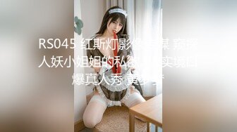 微胖肉嘟嘟的金發小美女，清純又可愛，脫下內內，雙指同時插入扣弄