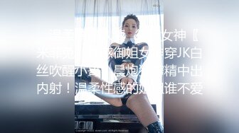 极品美女的曼妙身材 这滑溜溜的蜜桃臀 棒呀！翘起屁股高高的开始打洞，拉扯头发后入爽死！