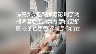 白丝女仆情趣装精品学妹非常会伺候男人，温柔的舔弄着大鸡巴乳头肚脐真骚，无毛骚逼上位好紧拽着辫子后入