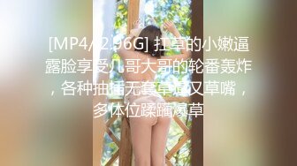 推特网红美少女▌白桃露露 ▌近距离欣赏水晶棒在蜜穴里抽插特写，源源不断的白浆流出