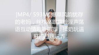 摄影师没忍住,加入战局,与大屌壮攻互相插入对方的菊穴