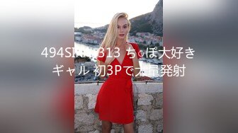 风骚小婊妹让小哥亲着小嘴玩奶子摸屁股慢慢扒光给狼友看，舔弄大鸡巴让小哥压在身下无套抽插，逼逼淫水多多