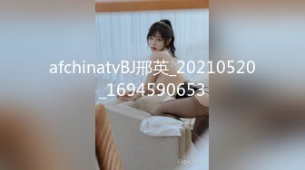 《极品CP?魔手外购》正面全景逼脸同框偸拍Club夜场女蹲厕超多时尚靓妹方便?好多小极品，白虎一线天真的太顶了