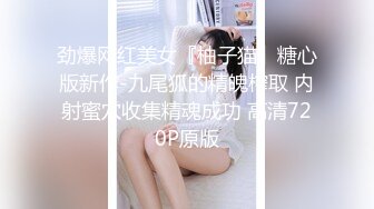 淫荡护士潘金莲勾搭美团外卖小哥，情趣装开档丝袜激情口交大奶子玩乳交，夹着小哥的头舔逼后入抽插