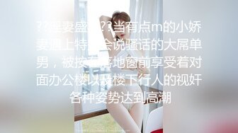 美女下面我不知道这是什么东西，反正是出了很多。