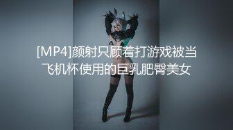 操尿小姐姐