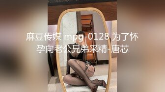 零零后反差学妹，极品无毛馒头穴，小淫娃还要求倒立插逼，射了慢慢一精盆，被操爽了