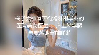 6半夜做春梦醒来自慰，儿子在隔壁玩游戏。