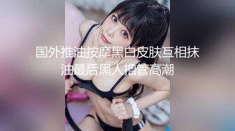 美食一条街 连续近距离偷拍两位美女少妇