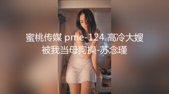 [MP4/ 1.12G] 风骚美少妇寻求刺激，打着电话被无套后入操逼，表情夸张极其享受特写超粉穴