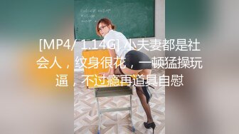 【草莓兔兔】新人小学妹下海，白得发光，少女特有的肉感，小粉逼被各种东西玩弄，男人的最爱，喷血推荐不可错过 (5)