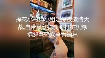 表哥经常出差风骚性感的美女嫂子按奈不住寂寞约我家中吃过饭后疯狂啪啪,还特意穿上新买的开裆丝袜干