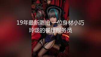 风骚小辣妹全程露脸4女同台，黑丝诱惑吃奶玩逼，轮流展示骚穴，群魔乱舞淫荡又刺激，听大哥指挥精彩别错过