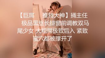 中年大叔忽悠美女顾客做特殊服务，全身按摩撩骚忽悠顾客揉奶玩逼，按摩床上爆草抽插，给骚逼干的神魂颠倒[