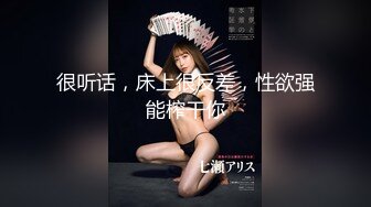 《极品CP魔手外购》美女如云餐饮店大神躲藏女厕逼脸同框偸拍数位小姐姐方便，被一个美女发现翻车了还好没有推门吓尿了 (14)