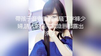 商场女厕偷拍 手里拿着大中华的小富婆 BB保养的还不错