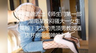 刚生完孩子不久的大美妞奶子涨的巨大，奶水用不完，哥几个上去啃两口尝尝外国母乳啥味道