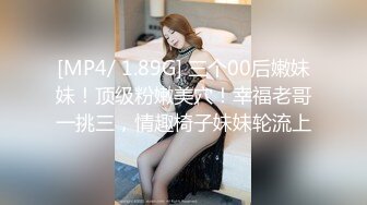 变态少女黑丝情趣露脸跟无能大哥激情啪啪，给大哥来个深喉口交