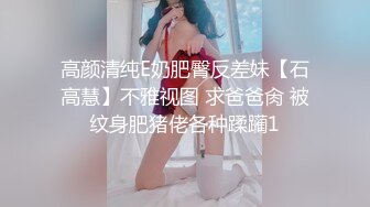 肉体丰满的性感御姐骚骚韵味挡不住躺着享受亲吻爱抚肉体女的技术不错，翘着屁股跪爬啪啪抽送顶撞真爽