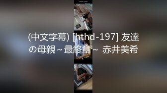 女友疯狂的吸舔我的鸡巴和蛋蛋