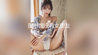 丰满肉嘟嘟的胖妹子两个吊钟奶子，沙发上露脸