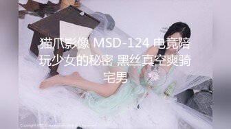 长发及腰眼镜妹妹！居家自慰诱惑！外表甜美苗条，拿出假屌磨蹭骚逼，快速抽插流白浆，表情很专注