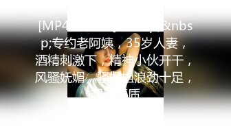 【P2】都知道欧美人很开放，没想到如此开放！罕见在人潮涌动公开场合【成人展舞台】真刀真枪干起来，原始人性展露无遗 (2)