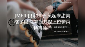 公交车上玩弄直男,直男为了不让女友发现,也不敢大声喝止 3_4