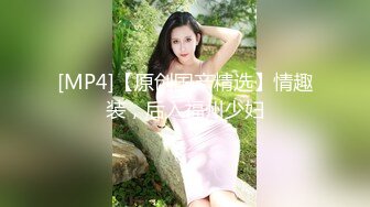 70后美妈妈 ·不惧时光优雅到老~❤️ 和儿子的乱伦快乐，妈妈今儿打扮犹如贵妃出嫁，香足、美逼，舌吻！