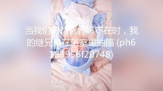 撸点极高顶级肥臀骚女假屌爆插，特写大屁股骑坐，牛仔裤情趣内裤换装，假屌玻璃棒齐上场，娇喘呻吟非常淫荡