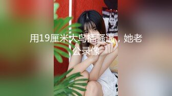 [MP4]黑衣少妇特写大屌插嘴，抹上润滑油抬腿抽插，招牌动作侧入抱起来猛操