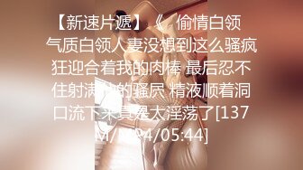 ❤️美乳小翘臀❤️穿着婚纱被单男拽着头发肏，看着老婆被内射极度淫骚D航空姐刚下飞机就被老公送到别人床上黑丝脚都还是酸的