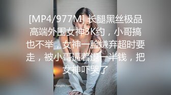 女神级气质御姐约到酒店 赤裸裸坐在床上 这身材这颜值男人顶不住啊 立马鸡巴硬邦邦 享受口交啪啪用力操穴冲击