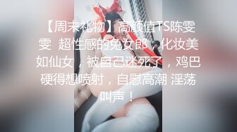 少妇喜欢这么玩，真骚