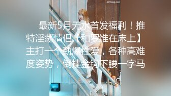 时尚气质的长发美女少妇酒店和情人开房偷情啪啪,跪在地上吃鸡巴,干完一次美女还要自己坐大屌上摇摆,太真实了!