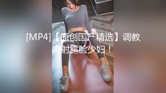 潜入医院女厕蹲守隔板下多角度偷拍 美少妇用长长的棉签捅肛门