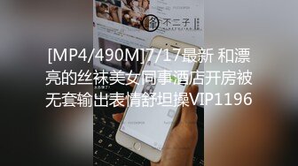 《魔手外购极品厕拍》商业城女厕偸拍多位少女少妇熟女方便，后位先拍脸再拍大白屁股，微胖小妹尿量惊人看得出来憋好久了 (3)